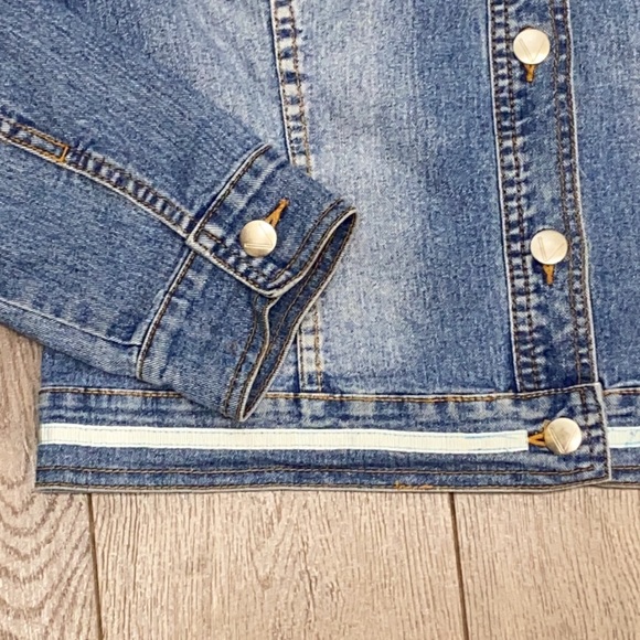 V Christina Women's Medium Blue Southwestern Influenced Jean Jacket - Picture 8 of 10